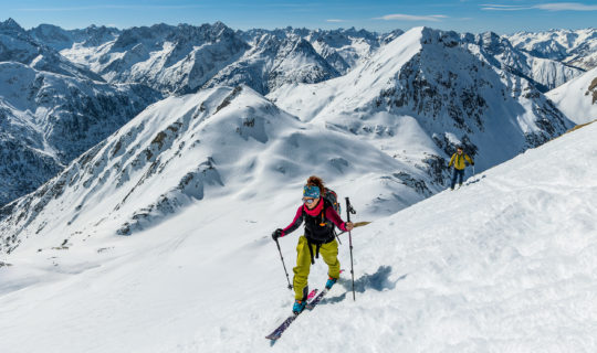 Aufstieg im steilen Südwesthangwenige Meter unterhalb des Gipfels der Namloser Wetterspitze. © Stephan Baur